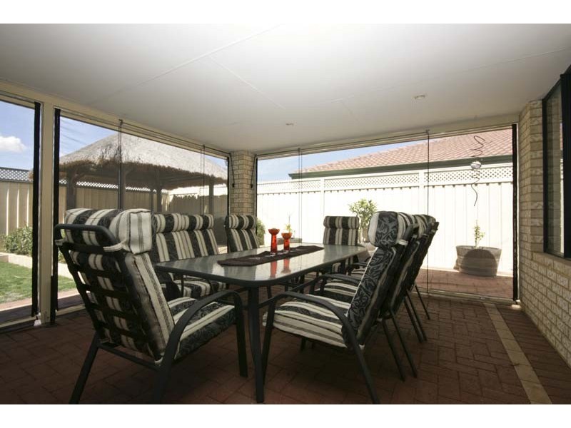 21 Plumwood Avenue, Hammond Park WA 6164