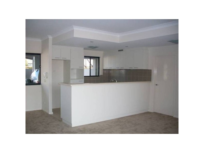 6/2 Stockton Bend, Cockburn Central WA 6164