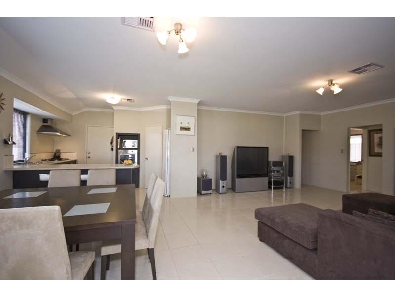 14 Panton Drive, Success WA 6164