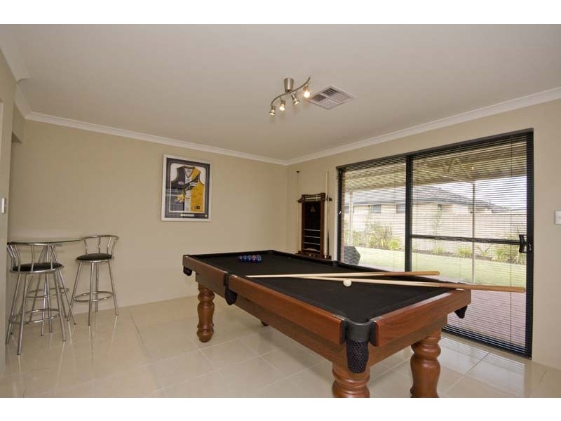 14 Panton Drive, Success WA 6164