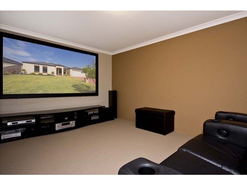 14 Panton Drive, Success WA 6164