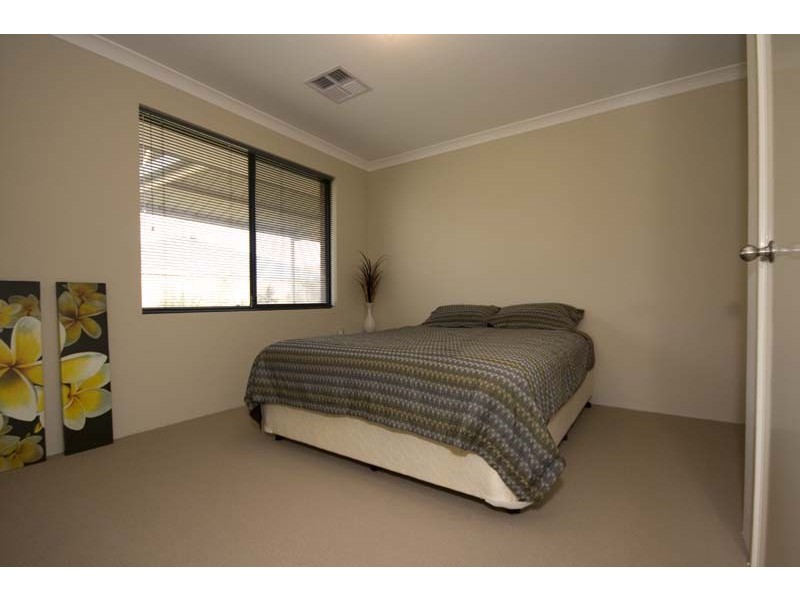 14 Panton Drive, Success WA 6164