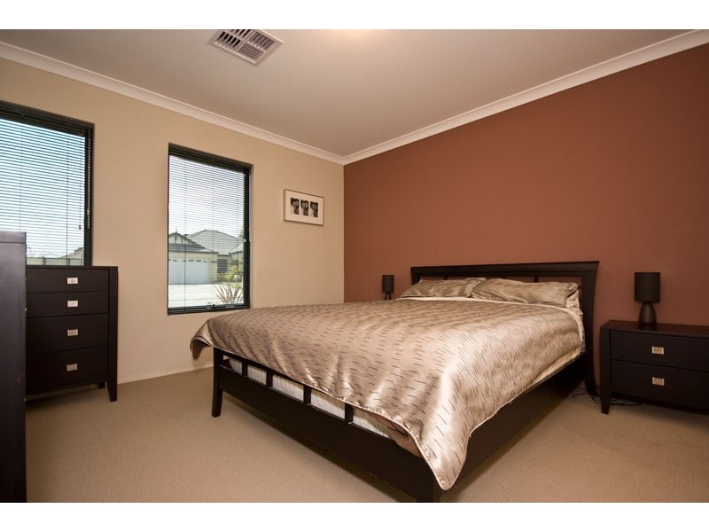 14 Panton Drive, Success WA 6164