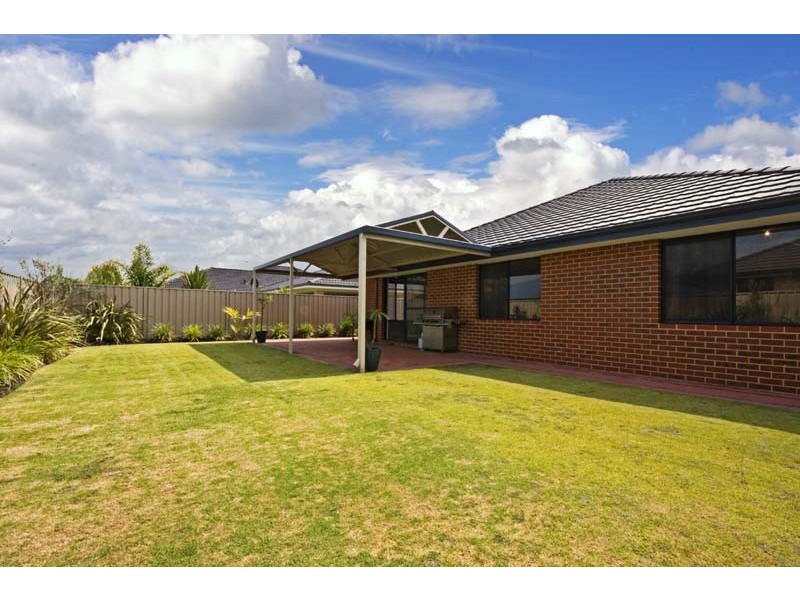 14 Panton Drive, Success WA 6164