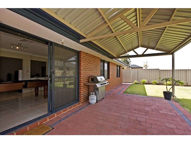 14 Panton Drive, Success WA 6164