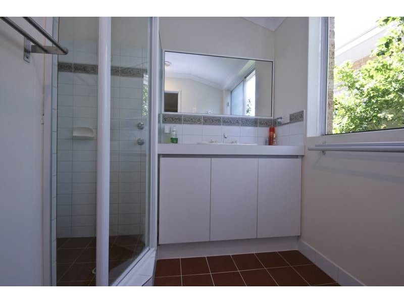 16 Derwent Crescent, Success WA 6164