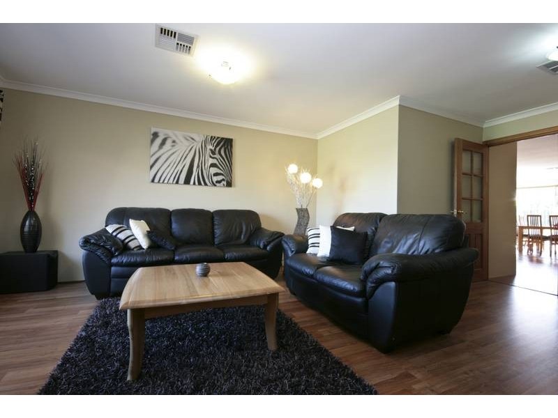 16 Derwent Crescent, Success WA 6164