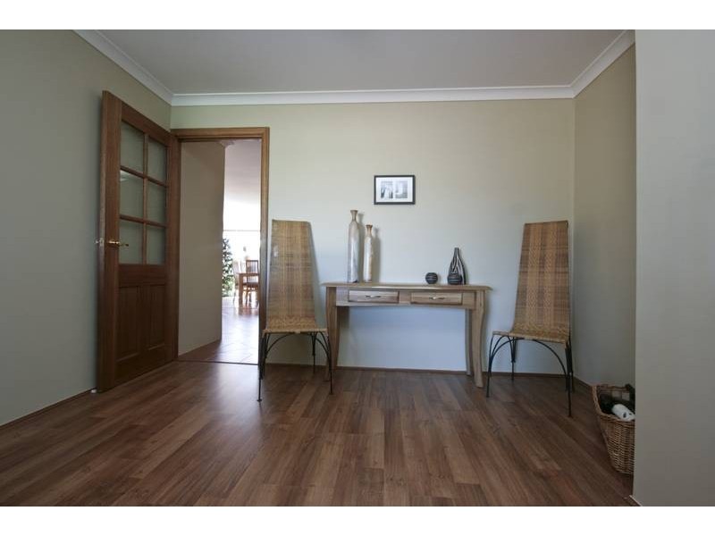 16 Derwent Crescent, Success WA 6164