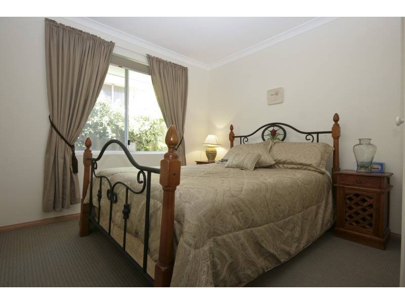 16 Derwent Crescent, Success WA 6164