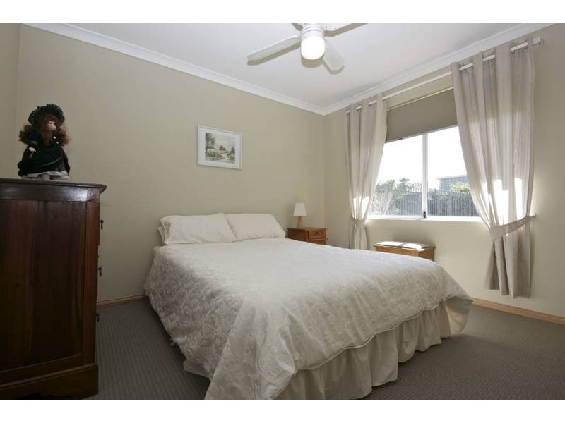 16 Derwent Crescent, Success WA 6164