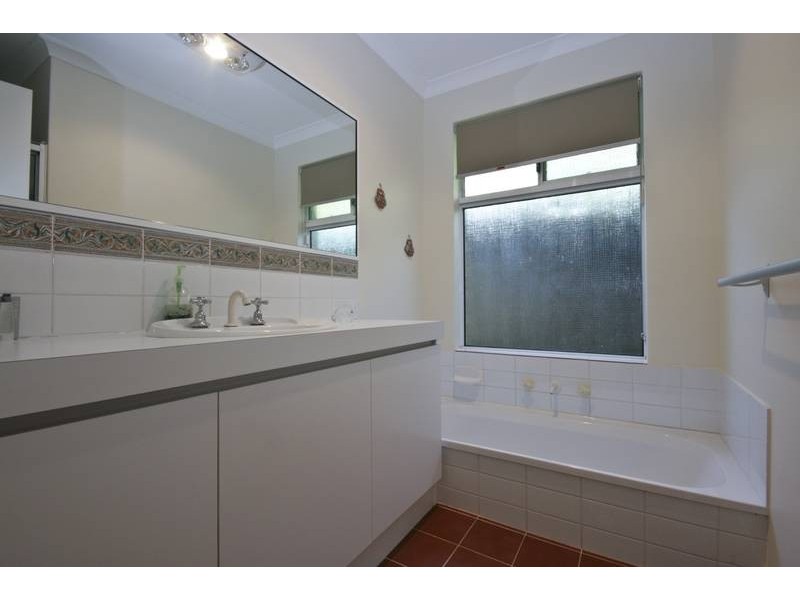 16 Derwent Crescent, Success WA 6164