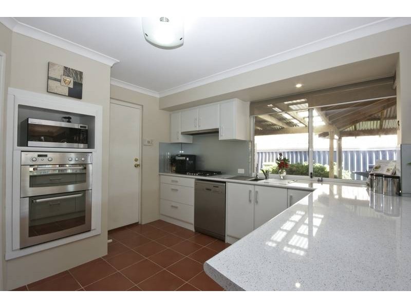 16 Derwent Crescent, Success WA 6164