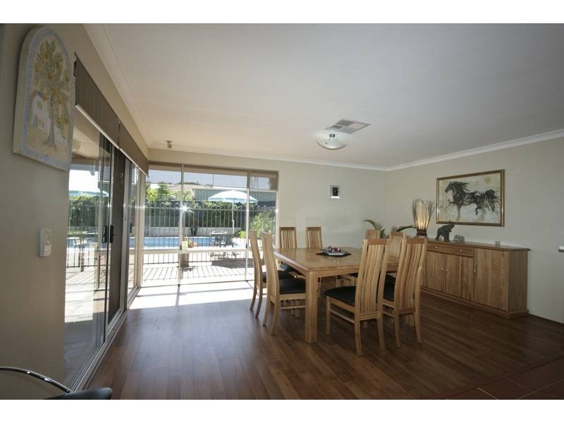 16 Derwent Crescent, Success WA 6164