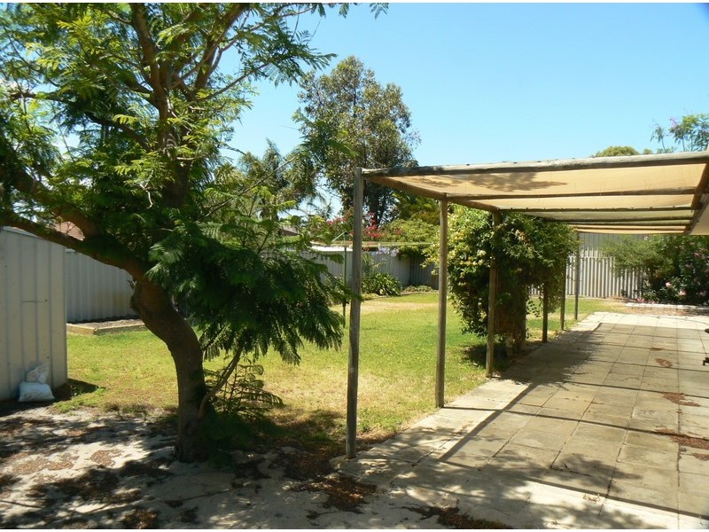 18 Dulverson Place, South Lake WA 6164