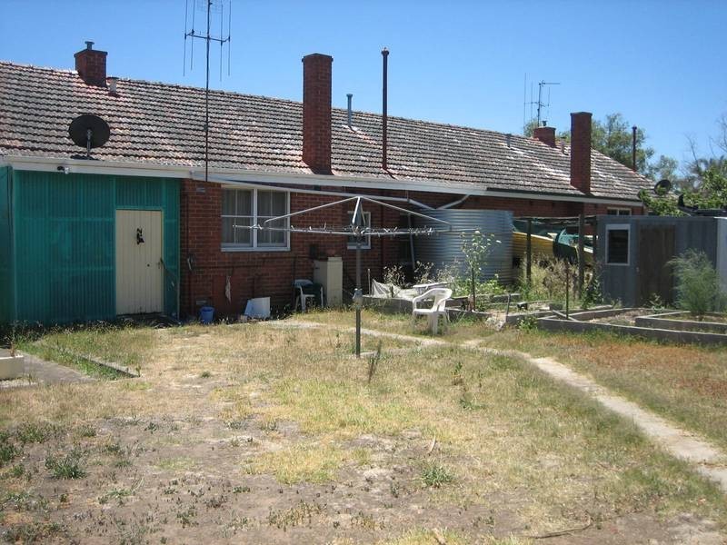 2 Churchill Avenue, Flora Hill VIC 3550