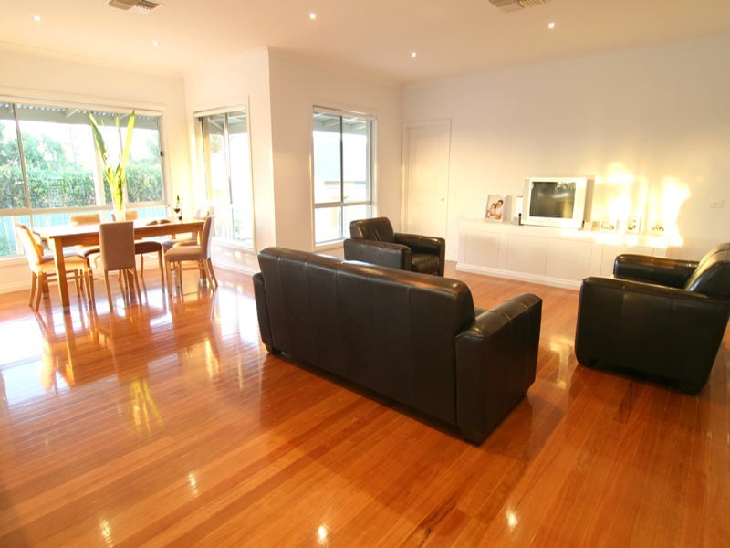 10 Janelle Drive, Maiden Gully VIC 3551