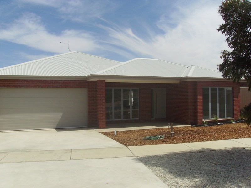 13 Jerribong Way, Kangaroo Flat VIC 3555