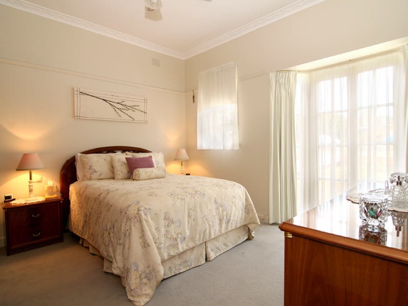 11 Bendigo Crescent, Flora Hill VIC 3550