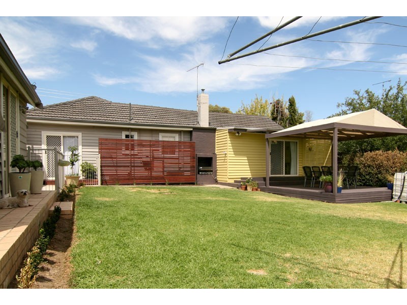 11 Bendigo Crescent, Flora Hill VIC 3550