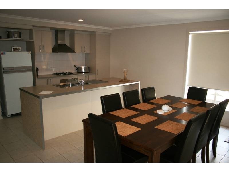 2 Bushwalk Grove, Epsom VIC 3551