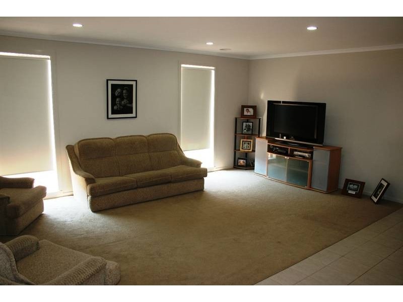 2 Bushwalk Grove, Epsom VIC 3551