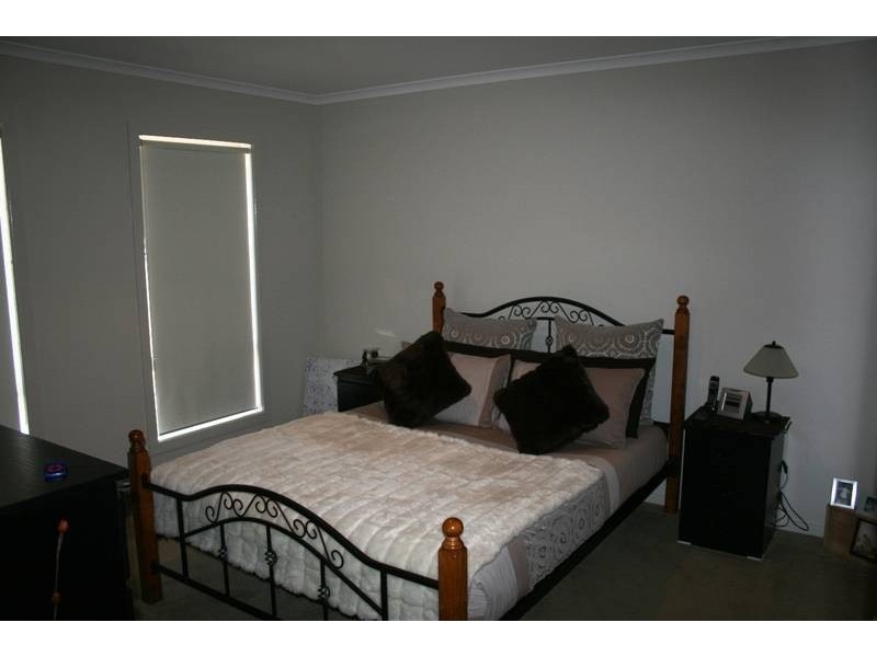 2 Bushwalk Grove, Epsom VIC 3551