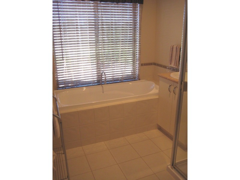 8 Greenfield Court, Epsom VIC 3551