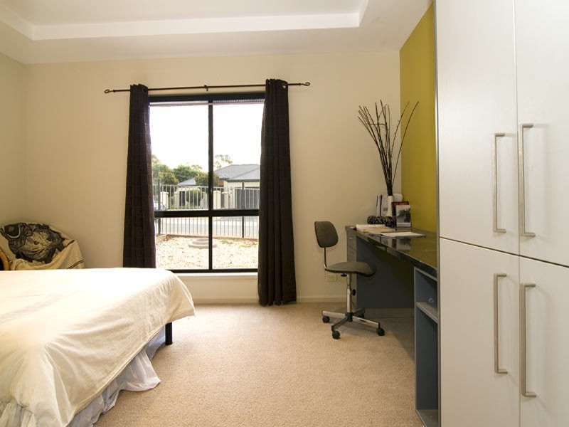 1 Philden Way, Spring Gully VIC 3550