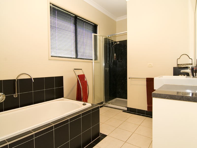1 Philden Way, Spring Gully VIC 3550