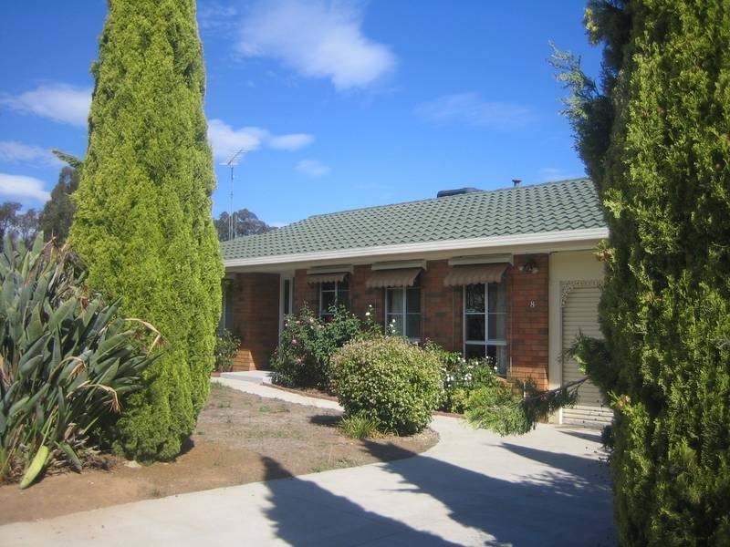 8 cheriton drive, Strathdale VIC 3550