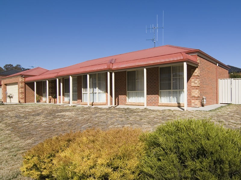 2 Goodenia Avenue, Kangaroo Flat VIC 3555