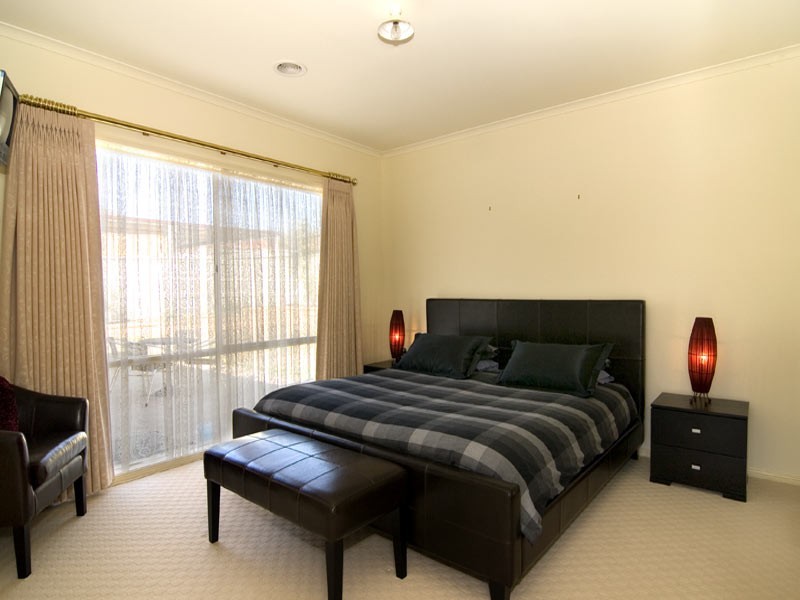 2 Goodenia Avenue, Kangaroo Flat VIC 3555