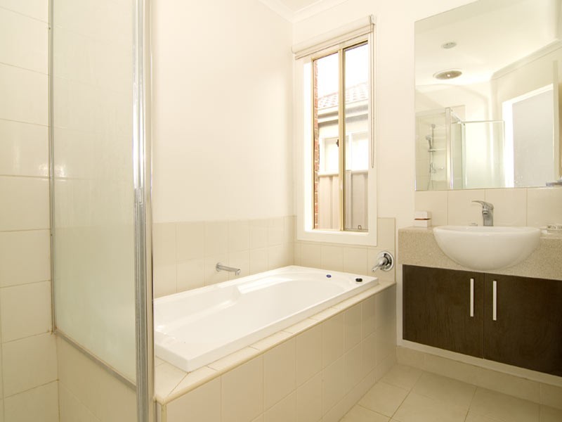 10 Manna Gum Drive, Epsom VIC 3551