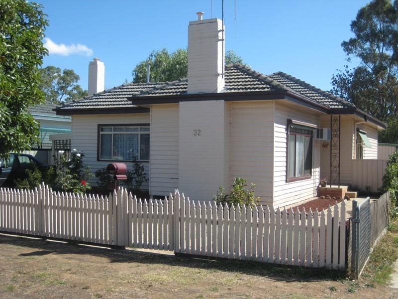 32 Carpenter Street, Kangaroo Flat VIC 3555