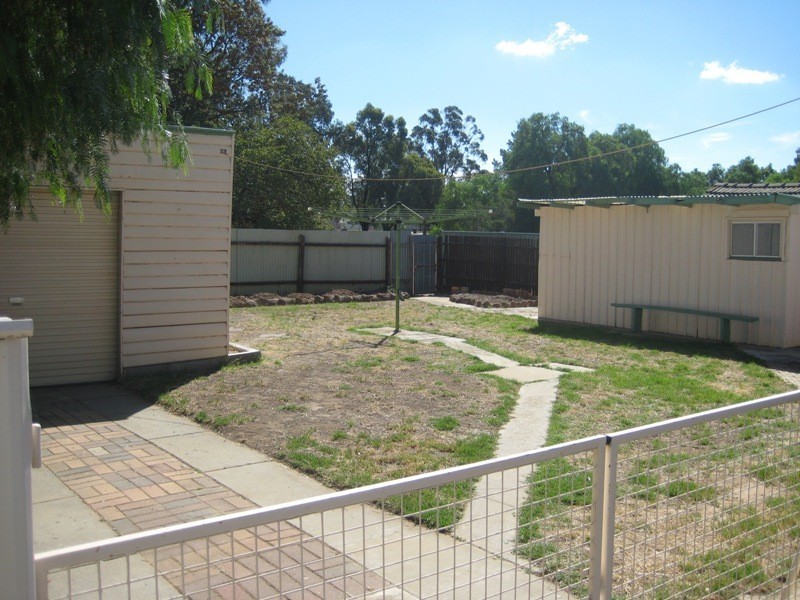 32 Carpenter Street, Kangaroo Flat VIC 3555