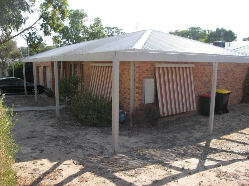 1 & 2/26 Warranwah Drive, Strathdale VIC 3550