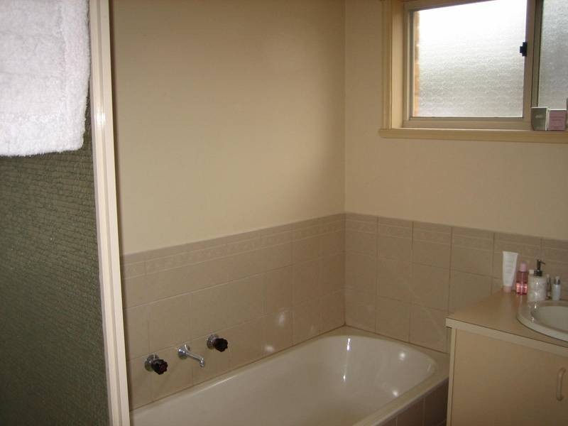 1 & 2/26 Warranwah Drive, Strathdale VIC 3550