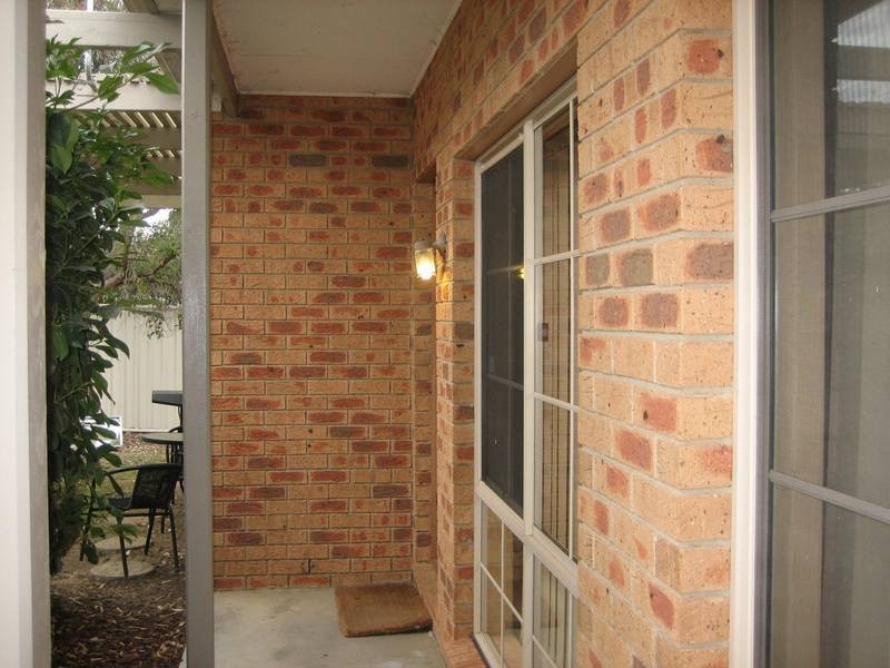 1 & 2/26 Warranwah Drive, Strathdale VIC 3550