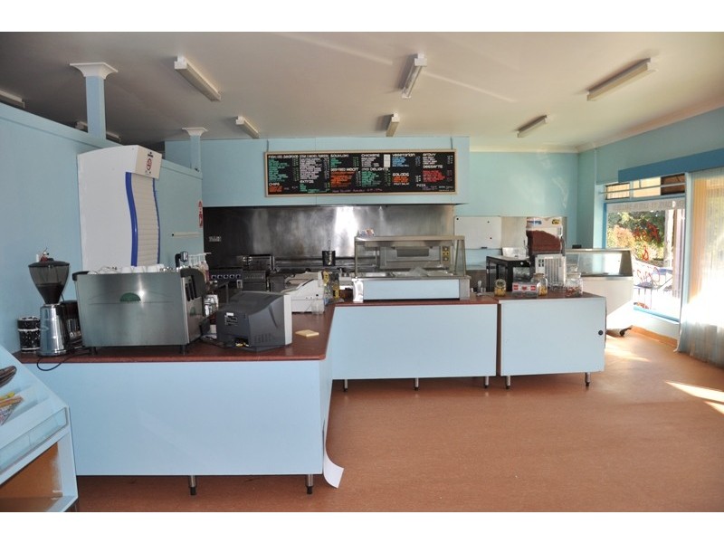 22-24 Hammer Street, Flora Hill VIC 3550