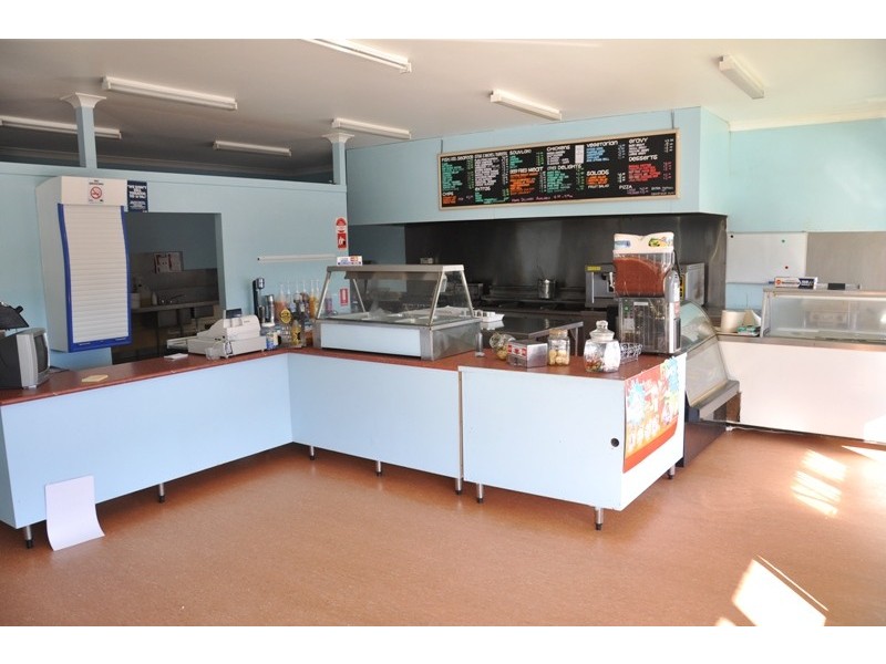 22-24 Hammer Street, Flora Hill VIC 3550