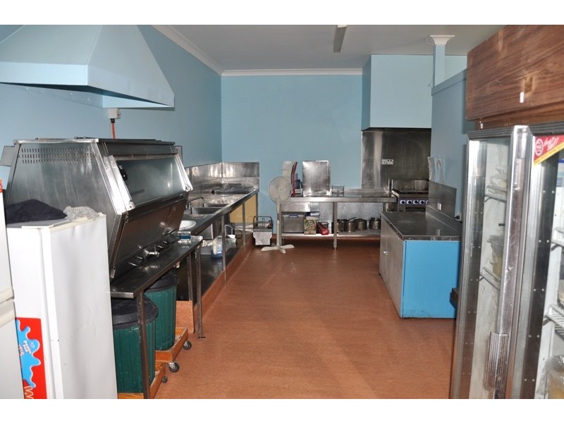 22-24 Hammer Street, Flora Hill VIC 3550