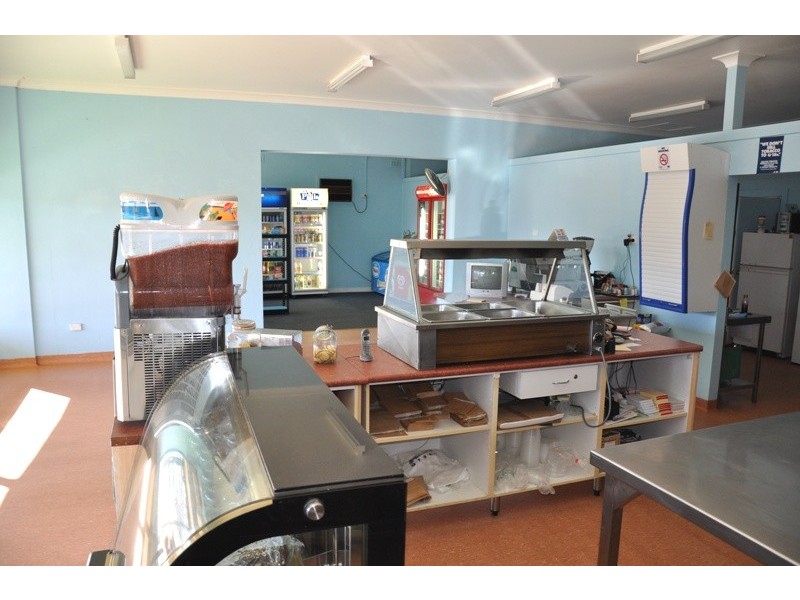 22-24 Hammer Street, Flora Hill VIC 3550