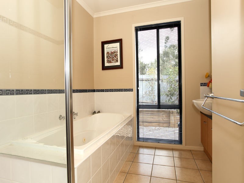 21 Bedarra Court, Maiden Gully VIC 3551