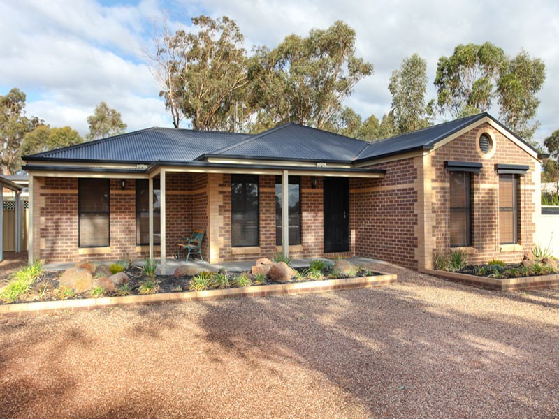 21 Bedarra Court, Maiden Gully VIC 3551
