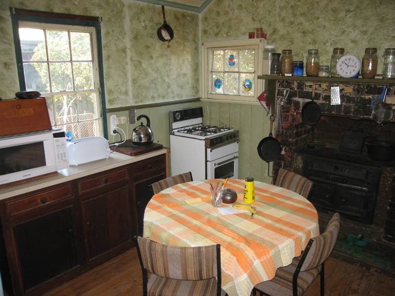 8 Thompson Street, Long Gully VIC 3550