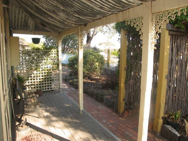 8 Thompson Street, Long Gully VIC 3550