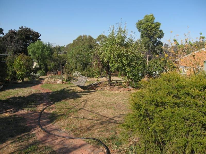 8 Thompson Street, Long Gully VIC 3550