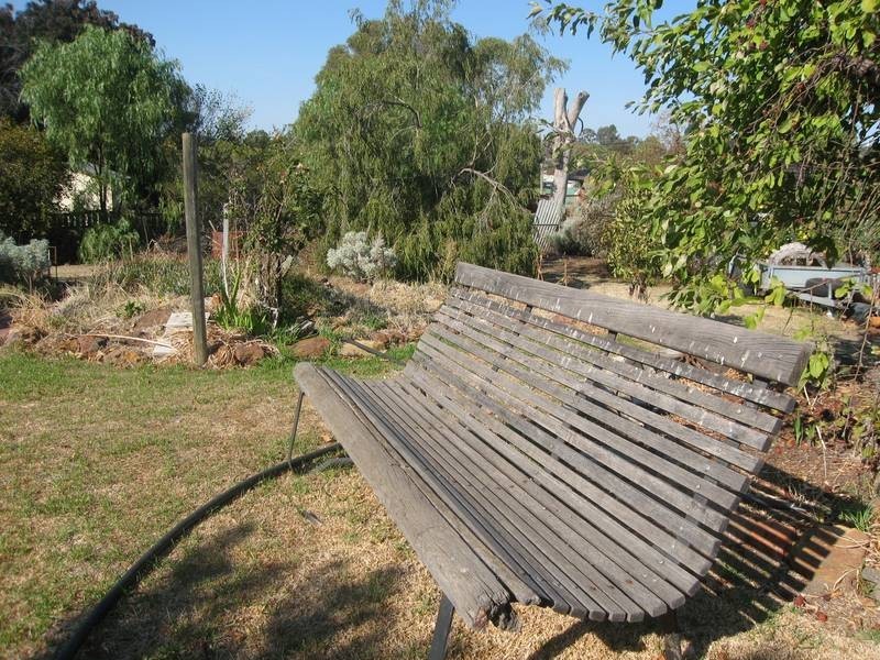 8 Thompson Street, Long Gully VIC 3550