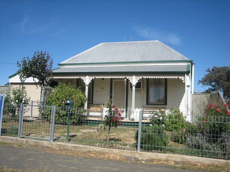 16 MacDougall Road, Golden Square VIC 3555