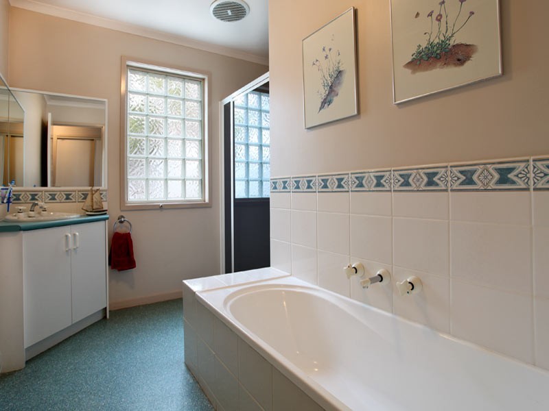 7 Walker Drive, Spring Gully VIC 3550